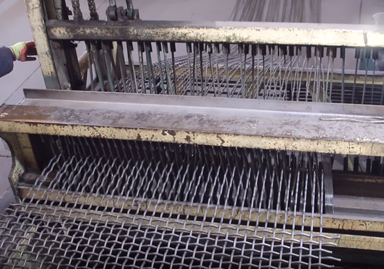 Weaving Woven Wire Mesh In Weaving Loom